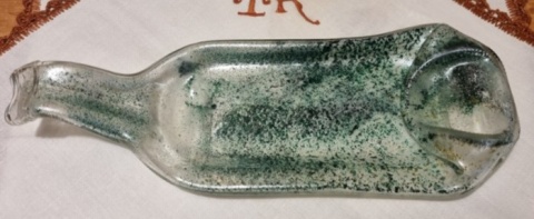 Patera z butelki szklanej.