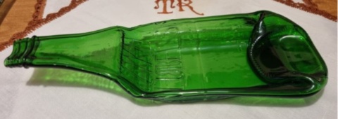 Patera z butelki szklanej.