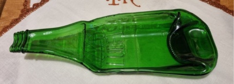 Patera z butelki szklanej.