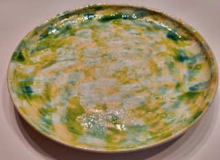 Talerz z gliny szkliwiony