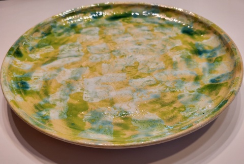 Talerz z gliny szkliwiony