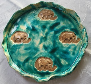 Talerz z gliny szkliwiony