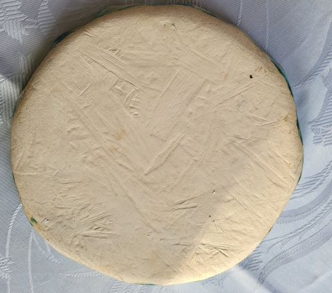 Talerz z gliny szkliwiony