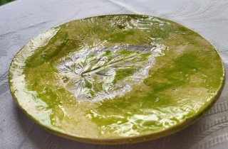 Talerz z gliny szkliwiony