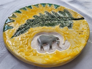 Talerzyk z gliny szkliwiony