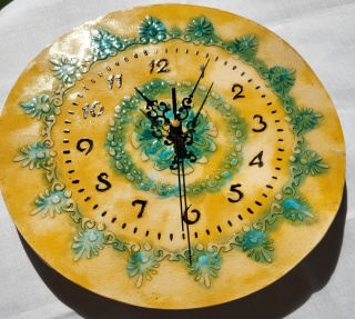 Zegar z gliny szkliwiony