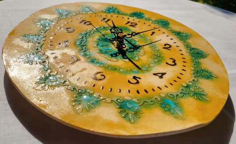 Zegar z gliny szkliwiony