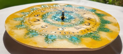 Zegar z gliny szkliwiony