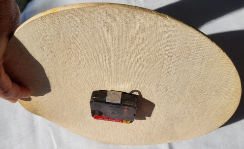 Zegar z gliny szkliwiony